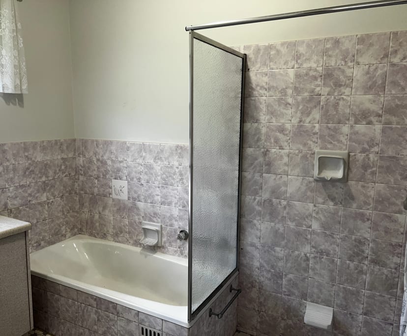 $255, Student-accommodation, 3 bathrooms, Valley View SA 5093