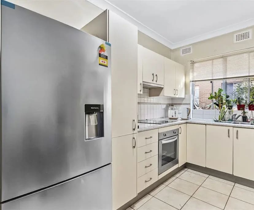 Furnished room in a flatshare