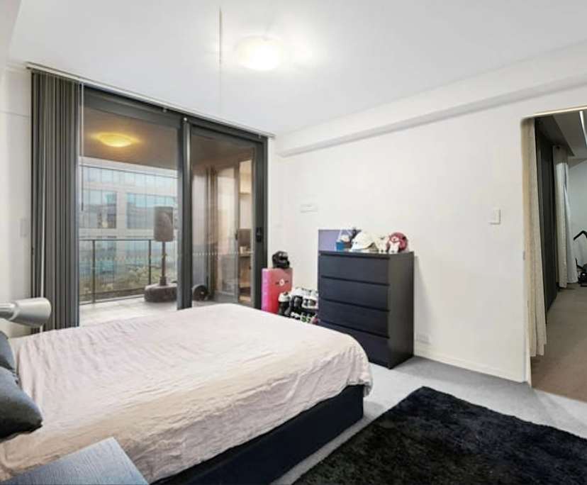 Furnished room with ensuite in a flatshare