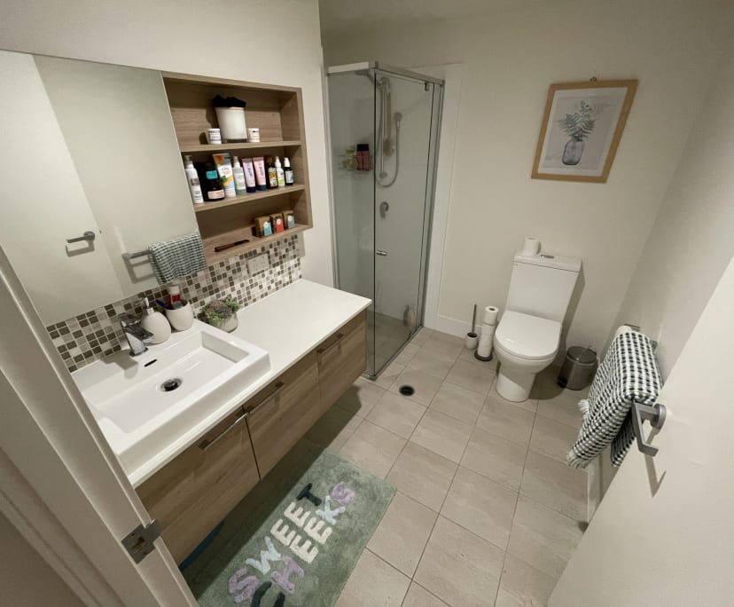 $435, 1-bed, 1 bathroom, Hope Island QLD 4212