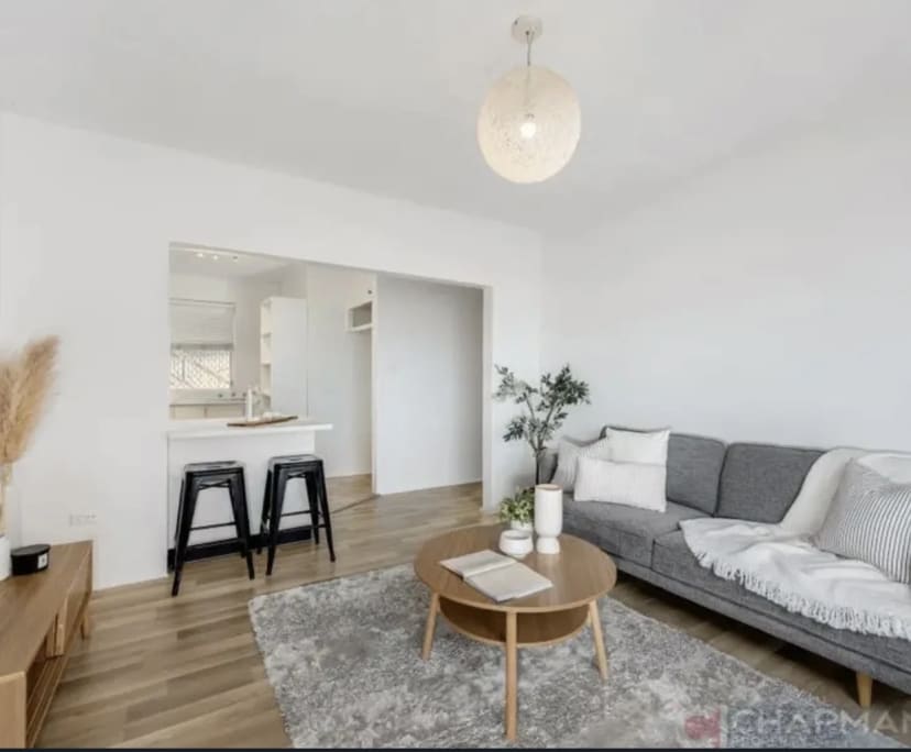 Furnished room in a flatshare