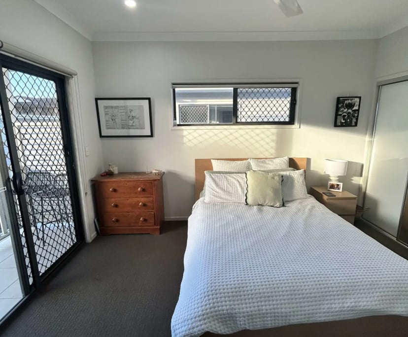 Unfurnished room with own bathroom