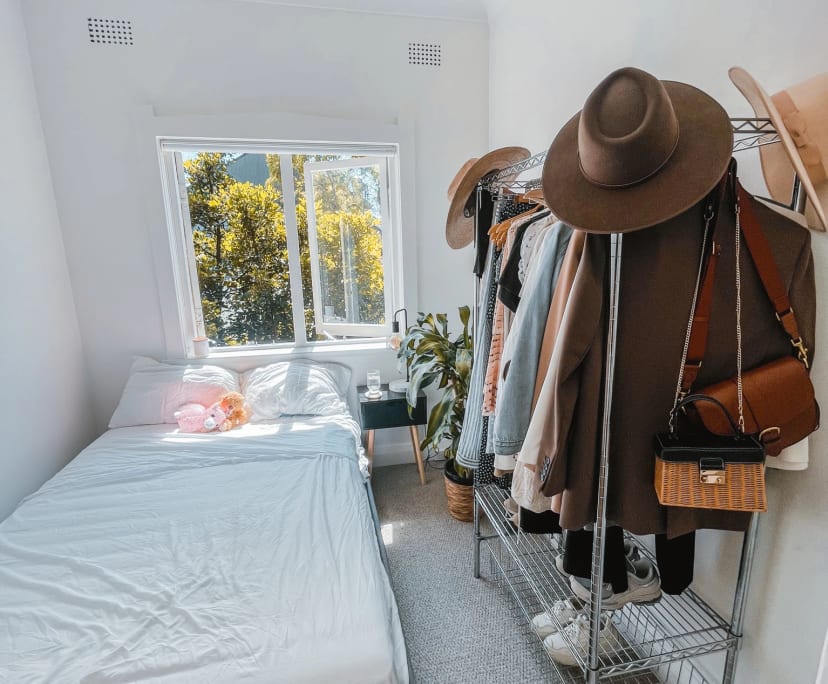 Furnished room in a flatshare