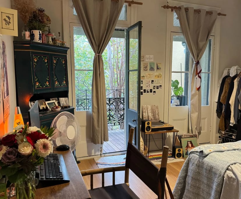 Room in a share house