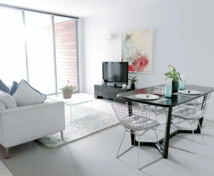 Furnished room with ensuite in a flatshare