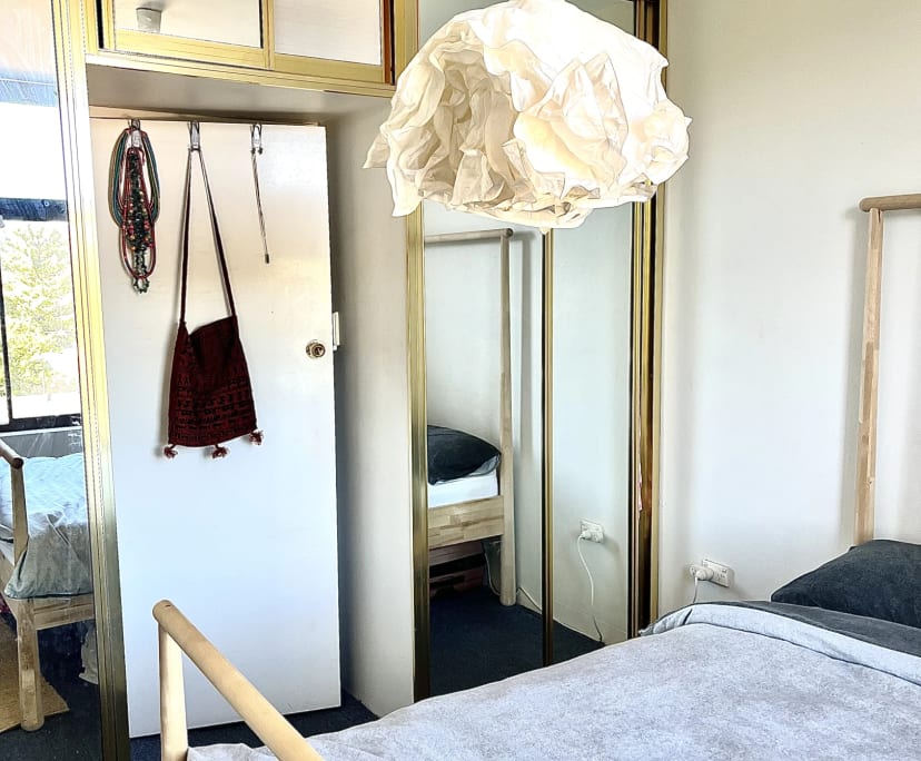 Furnished room in a flatshare