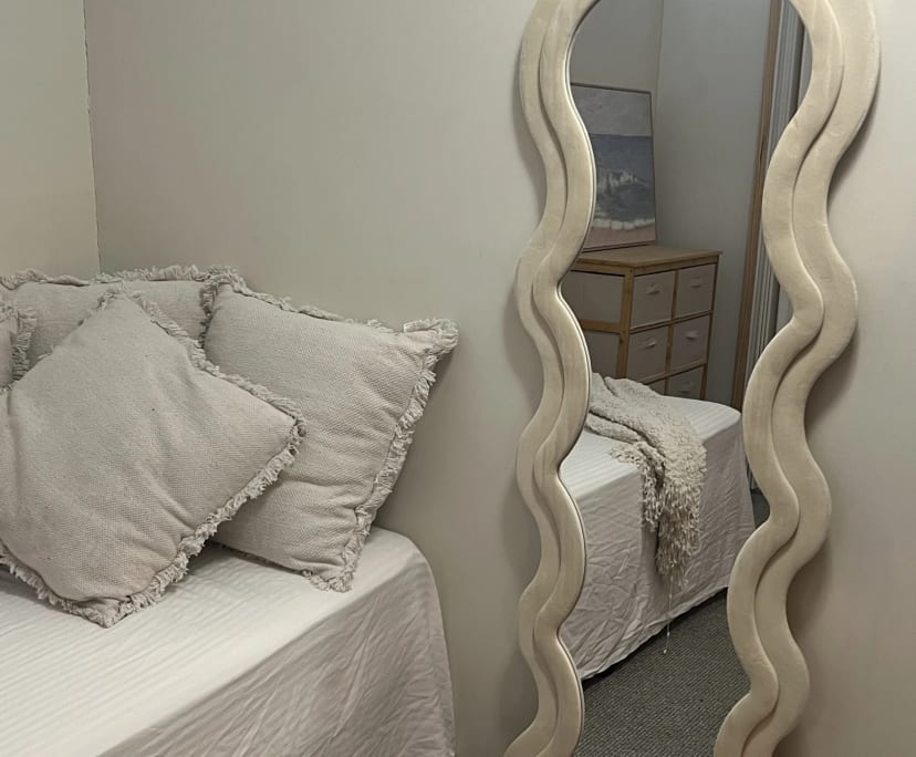 $1,200, 1-bed, 1 bathroom, Surfers Paradise QLD 4217