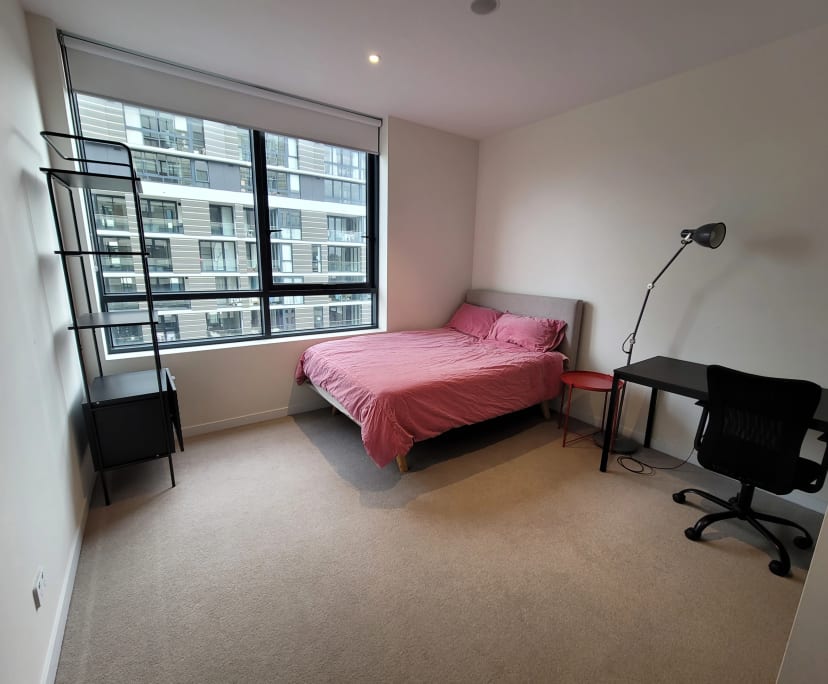 Furnished room with ensuite in a flatshare