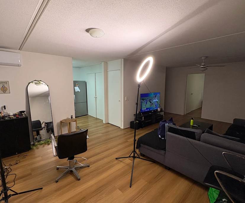 Furnished room in a flatshare