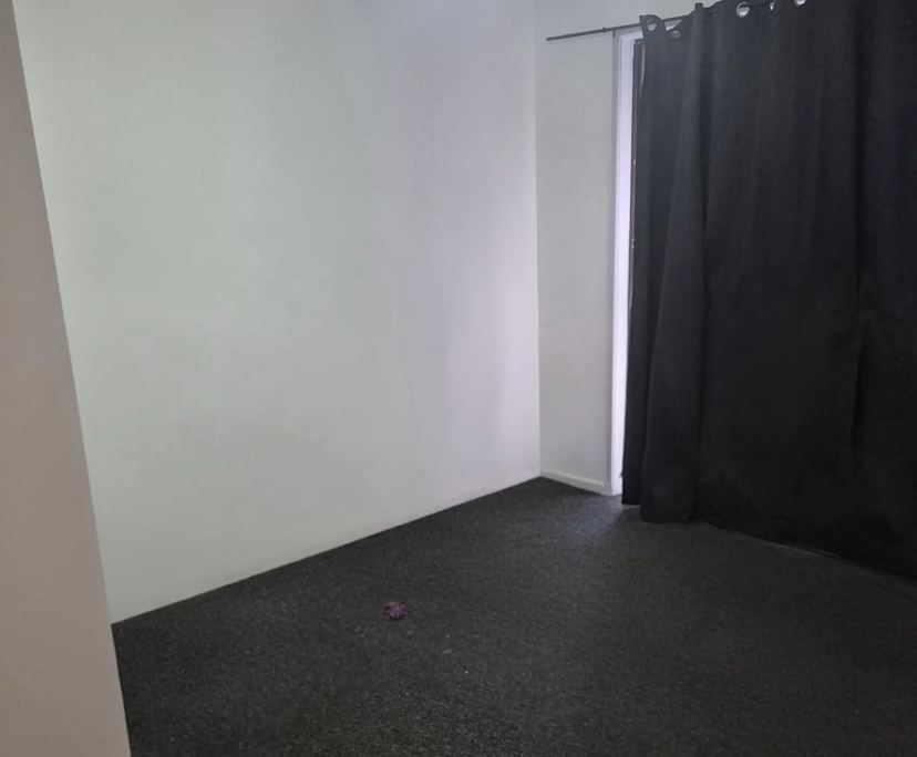 Unfurnished room in a flatshare