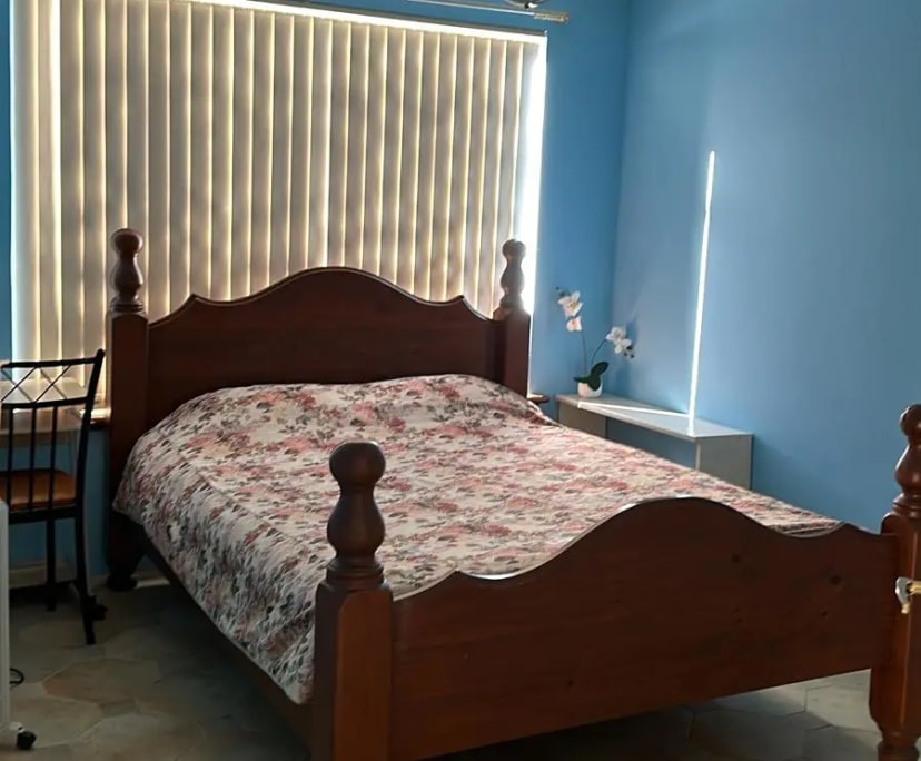 Furnished room in a share house