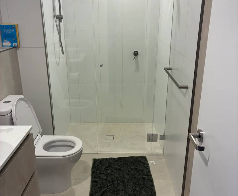 Unfurnished room with own bathroom