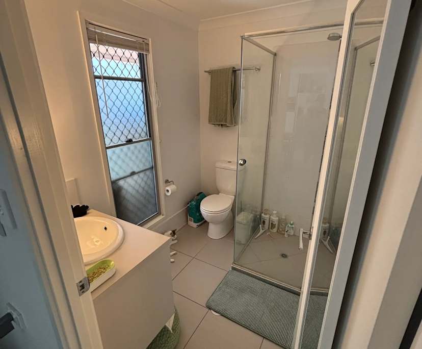 $350, Share-house, 3 bathrooms, Fitzgibbon QLD 4018