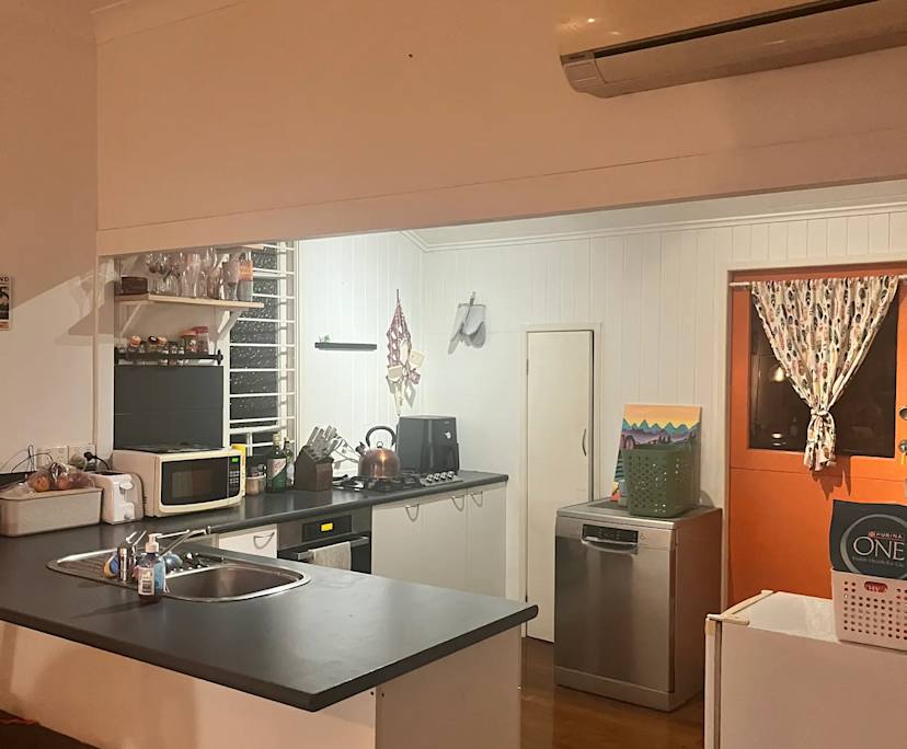 Furnished room in a share house