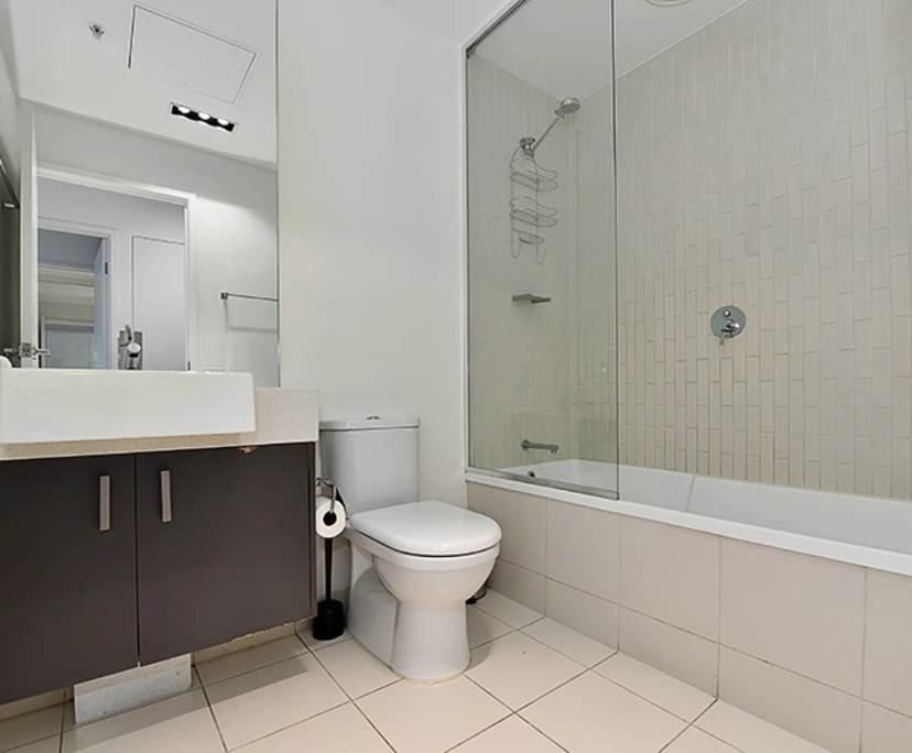 $1,295, Whole-property, 3 bathrooms, Melbourne VIC 3000