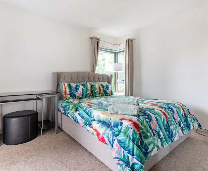 $1,000, Whole-property, 2 bathrooms, Toowong QLD 4066