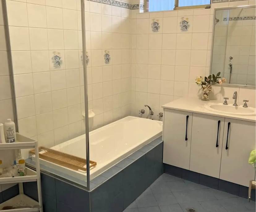 Furnished room in a share house