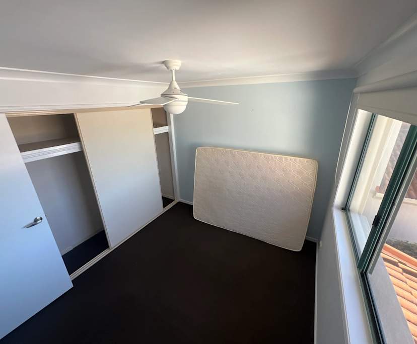 Room in a share house
