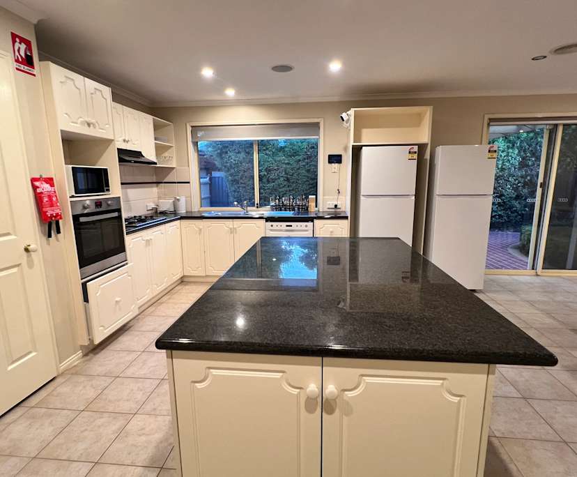 $200, Share-house, 6 bathrooms, Burnside VIC 3023