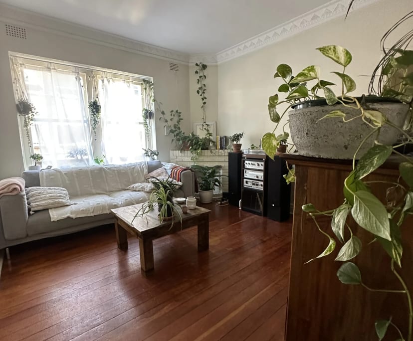 Furnished room in a flatshare