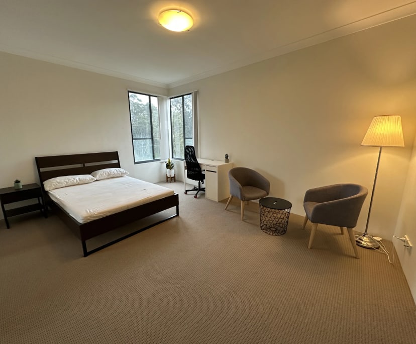 Furnished room with ensuite in a flatshare