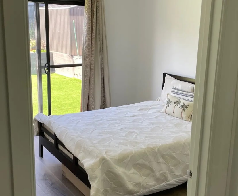 $325, Homestay, 4 bathrooms, Mulgrave VIC 3170