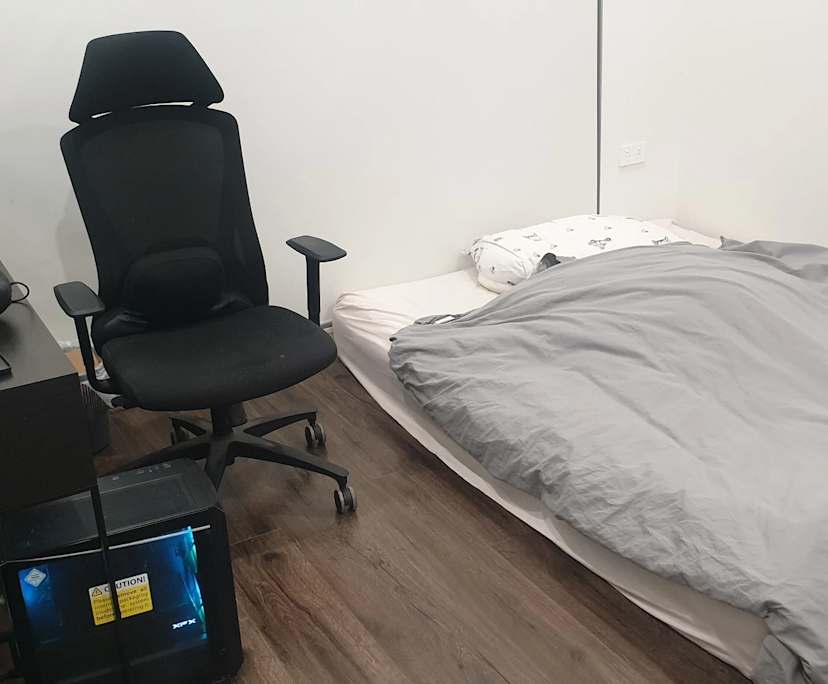 Unfurnished room in a flatshare