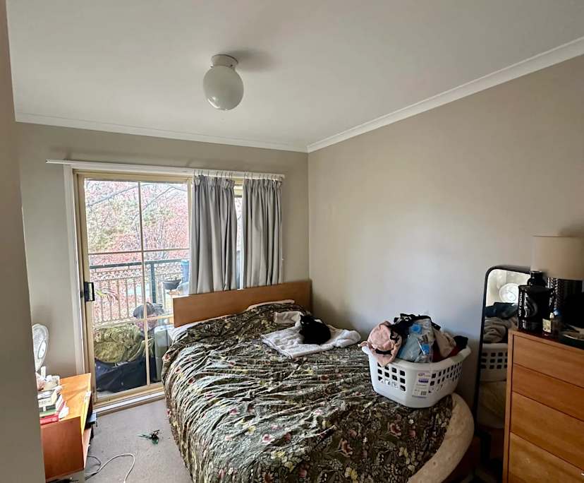 Unfurnished room in a flatshare