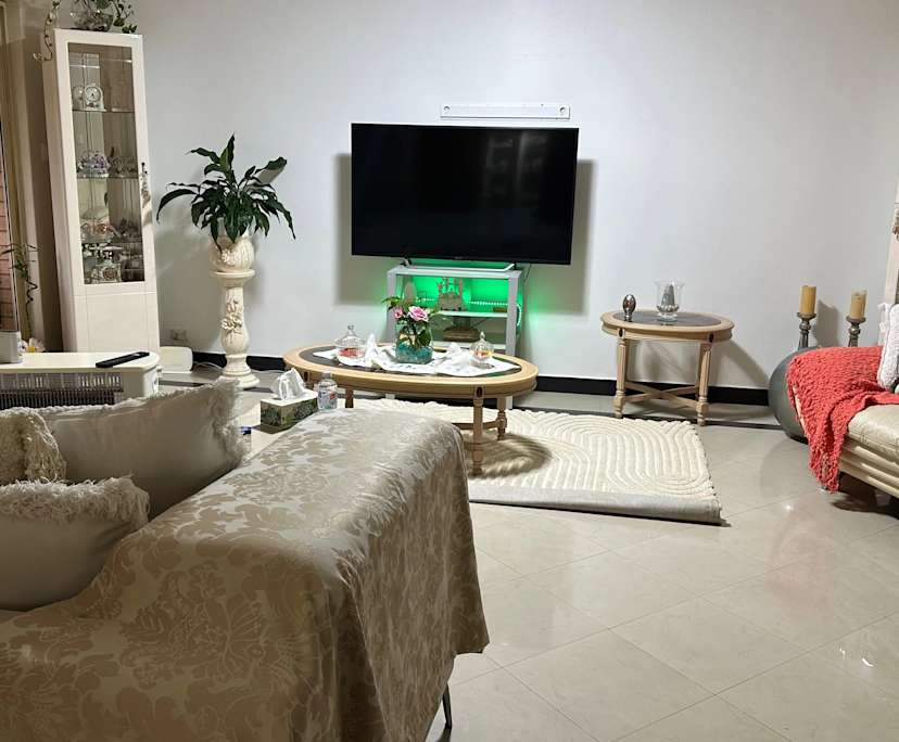Furnished room in a flatshare