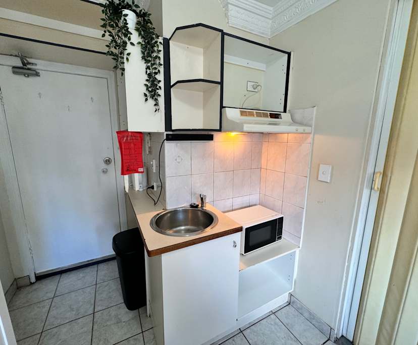 $400, Studio, 1 bathroom, Enmore NSW 2042