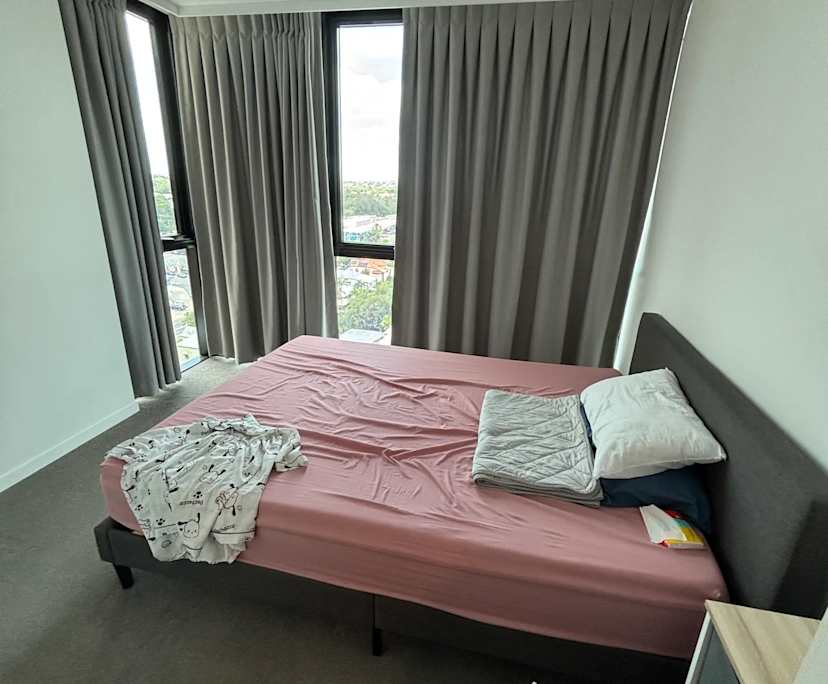Furnished room with ensuite in a flatshare