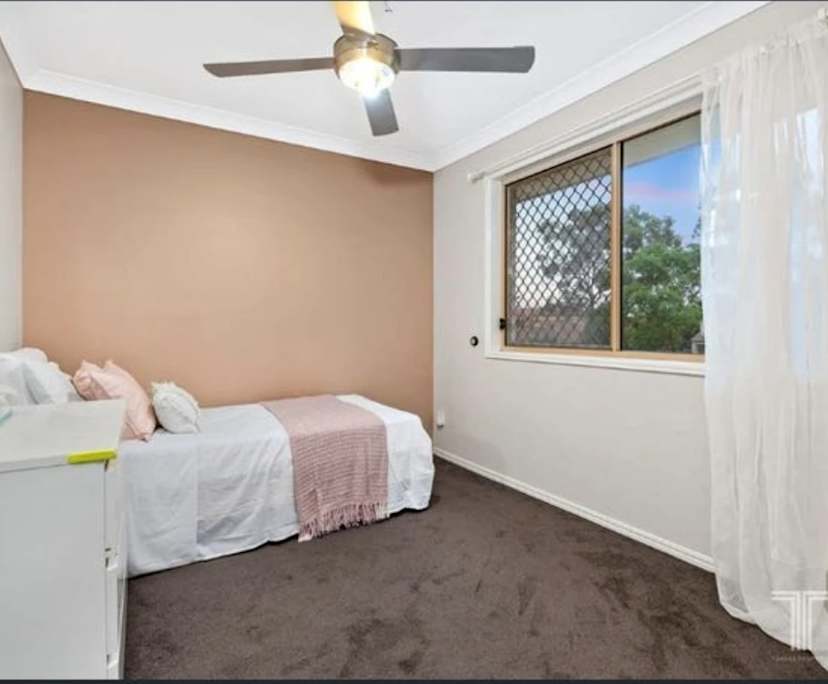 Room in a share house