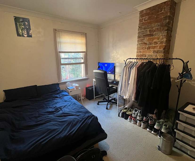 Furnished room in a flatshare