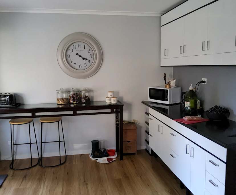 $350, Student-accommodation, 3 bathrooms, Labrador QLD 4215
