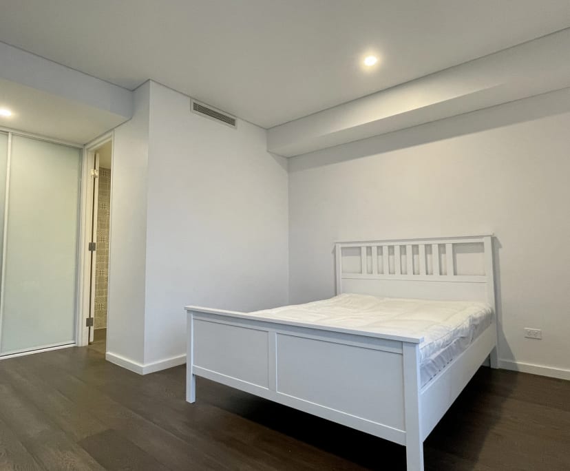 Furnished room with ensuite in a flatshare