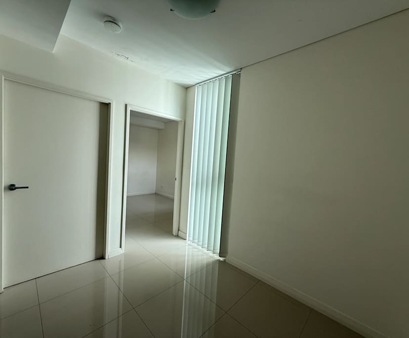 Unfurnished room in a flatshare