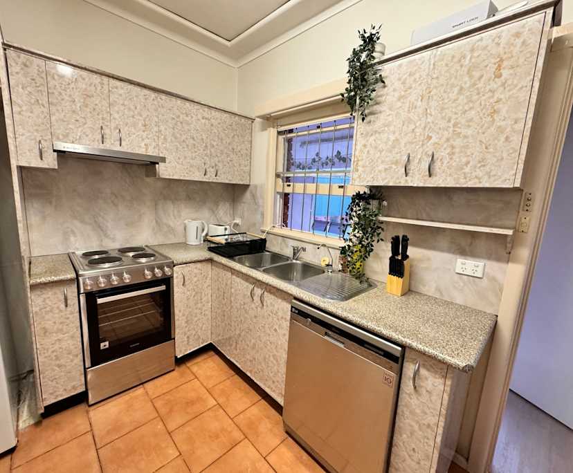 $300, Flatshare, 6 bathrooms, Sylvania NSW 2224