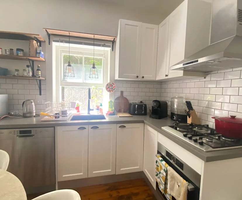 Furnished room in a flatshare