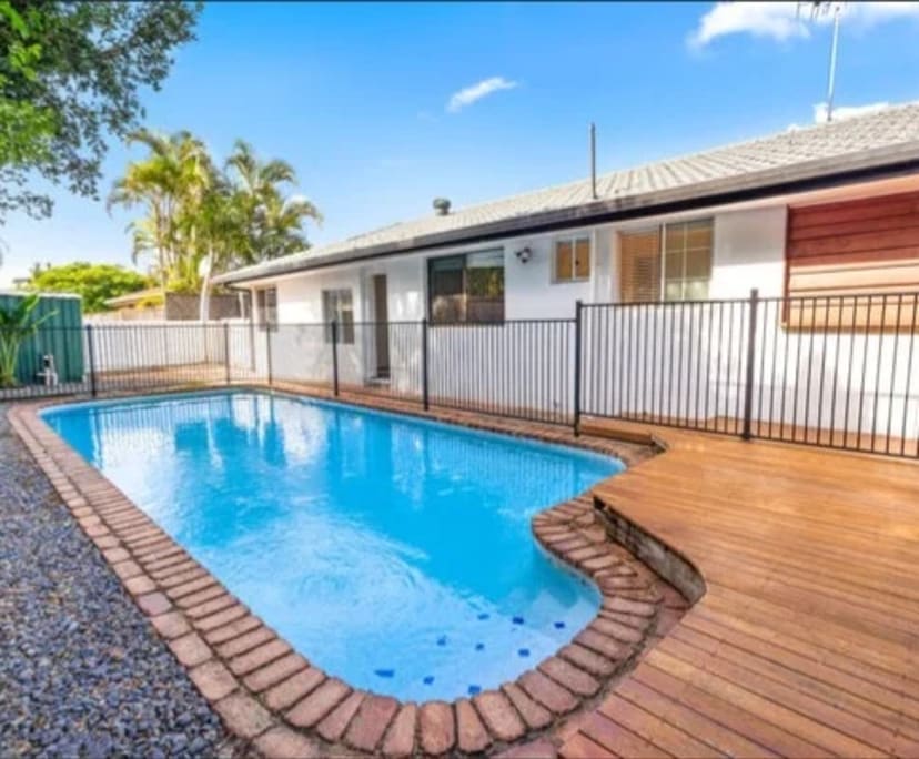 2 Rooms for Rent in Burleigh Waters, Gold Coast 3...