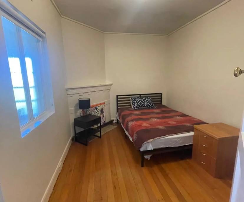 Furnished room in a flatshare