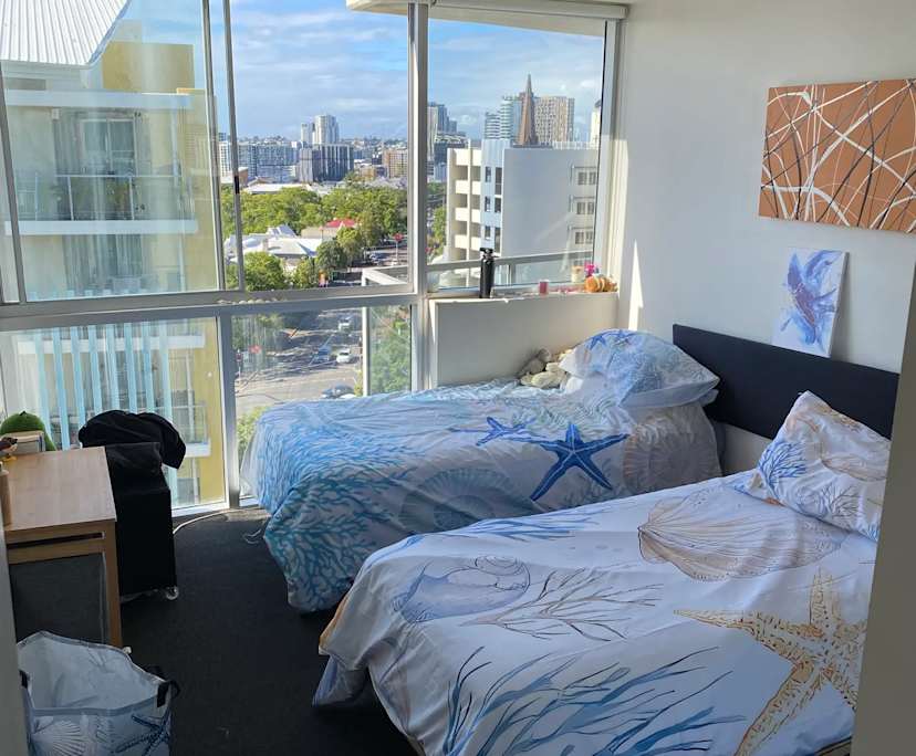 Furnished room in a flatshare