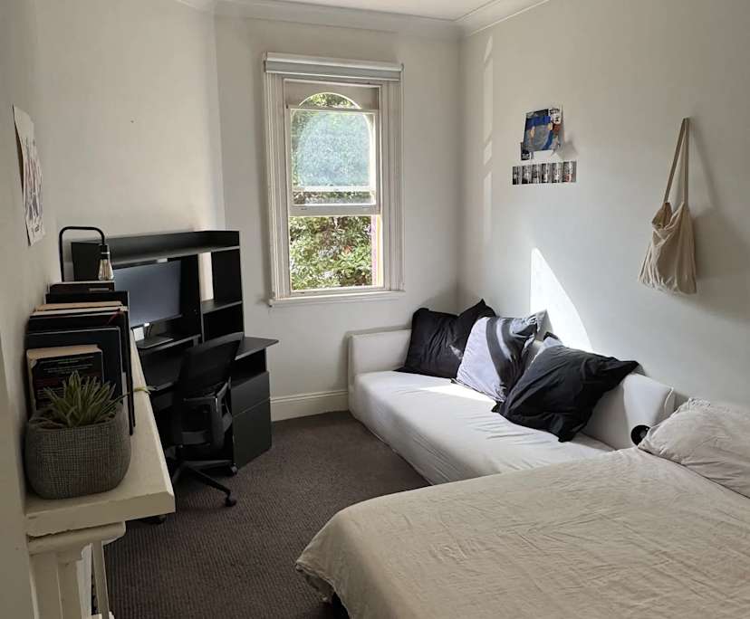 Room in a share house
