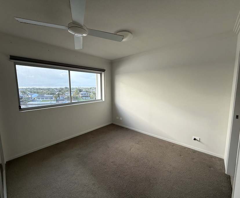 Unfurnished room in a flatshare
