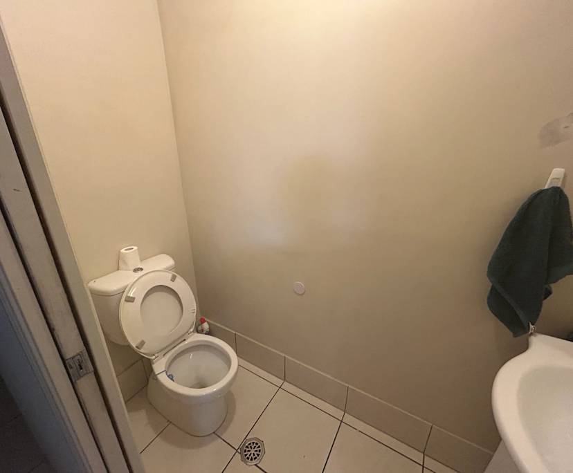 Furnished room with ensuite in a flatshare