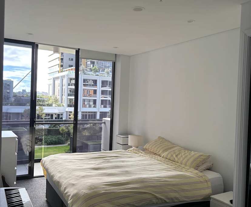 Furnished room with ensuite in a flatshare