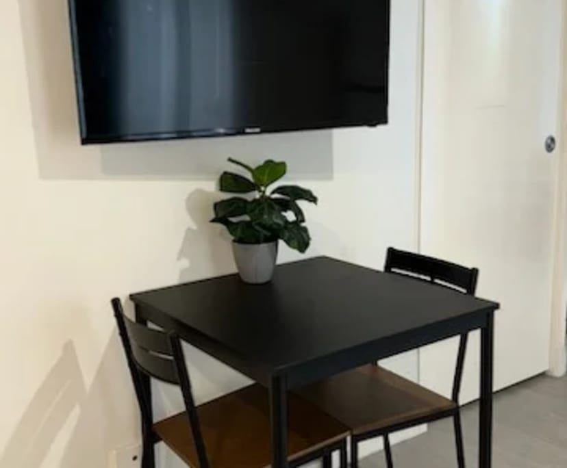 $400, Flatshare, 1 bathroom, Benowa QLD 4217