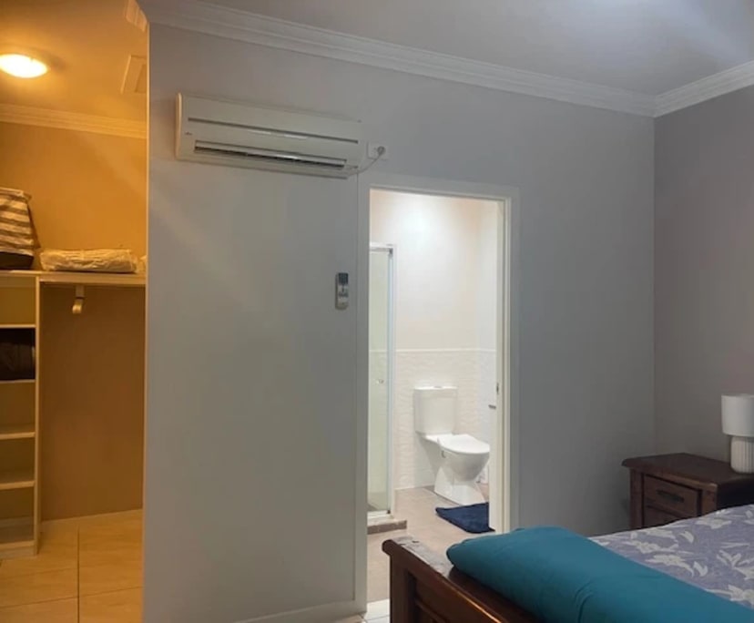 $350, Flatshare, 3 bathrooms, Cannonvale QLD 4802