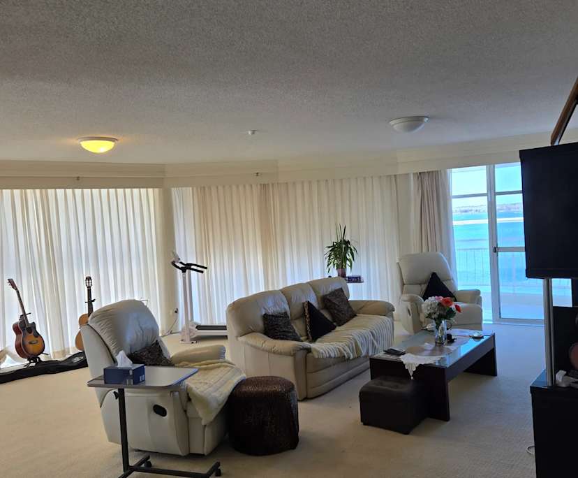 $375, Flatshare, 2 bathrooms, Runaway Bay QLD 4216