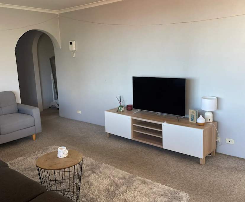 Furnished room in a flatshare