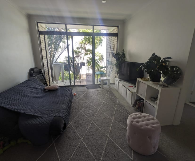 Whole property with 1 room for rent